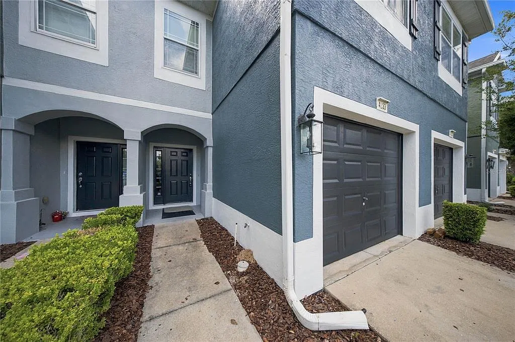 3 bed, 2.5 bath, 1584 sqft, $1,725 — Photo 2