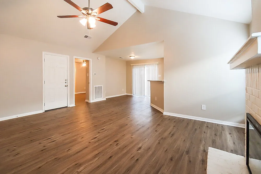 3 bed, 2.0 bath, 1324 sqft, $1,690 — Photo 4
