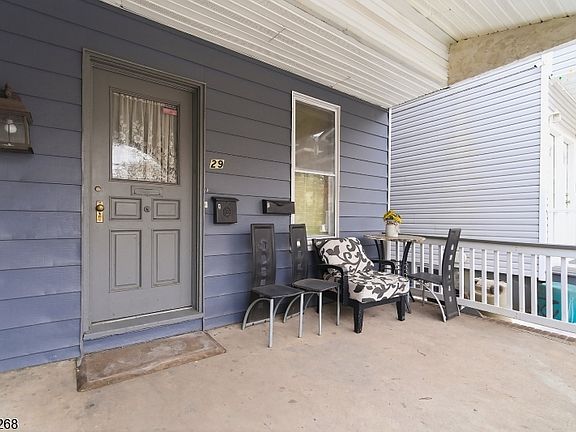 3rd image of 27 Jacques St