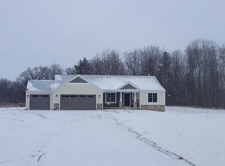 3003 E Peach Ct, Kent City, MI 49330