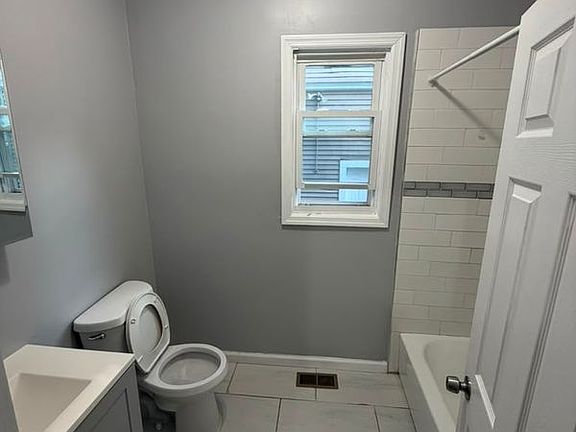 4th image of 17 Poe Ave Floor 2