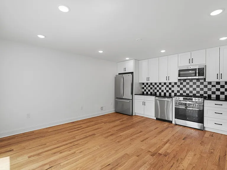 14 W 49th St #1 — Photo 12