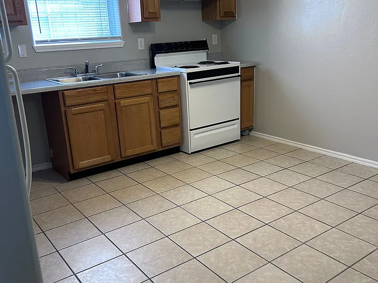 2316 W Elisa Ln #6 — Photo 2