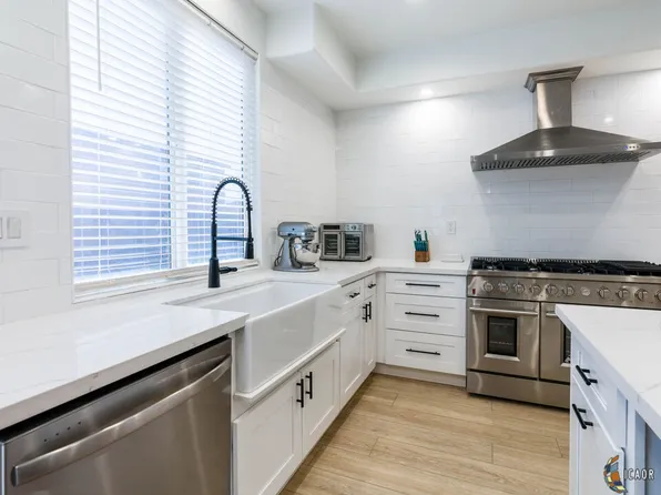 908 Arroyo Ct, Brawley, CA 92227