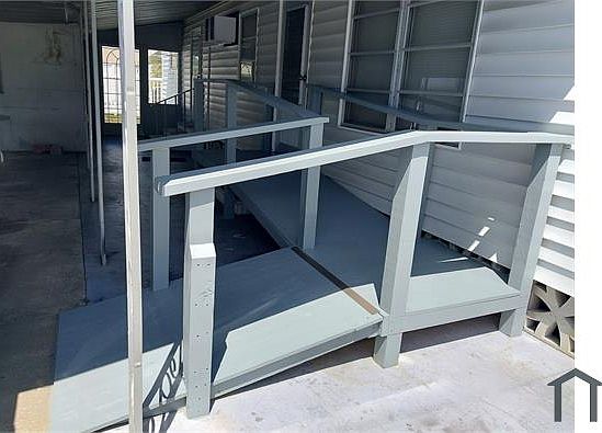 3rd image of 1009 49th Avenue Dr W