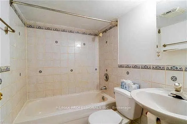 34 Glenside Ave #LOWER — Photo 6