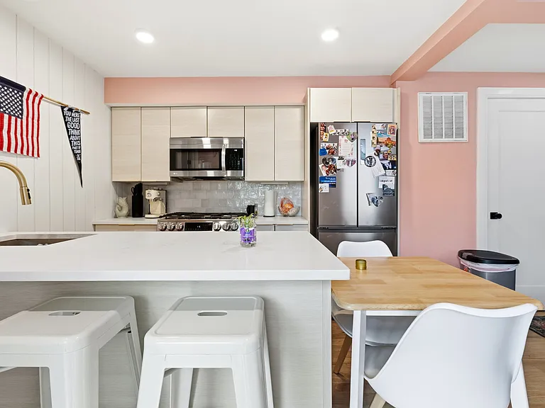 92 Chelsea St #2 — Photo 1