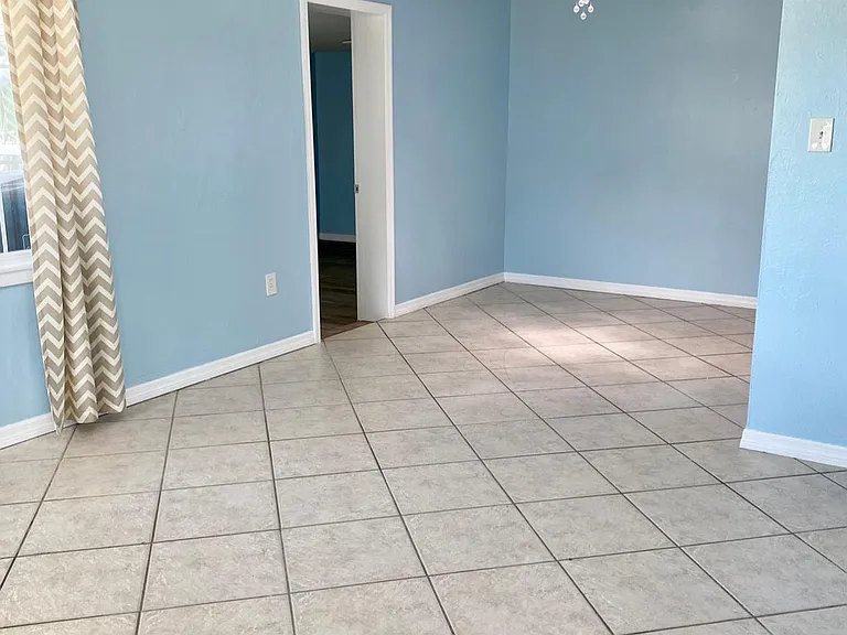 305 S Lakewood Dr — Photo 12