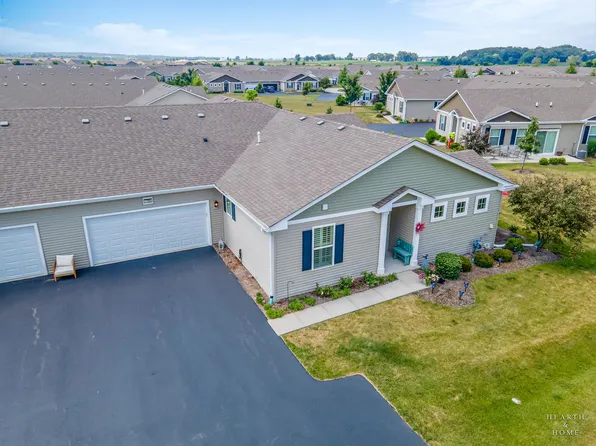1106 Crestview Ln, Pingree Grove, IL 60140