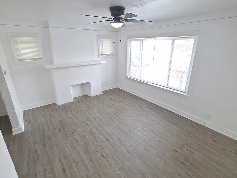 15863 Sorrento St — Photo 22