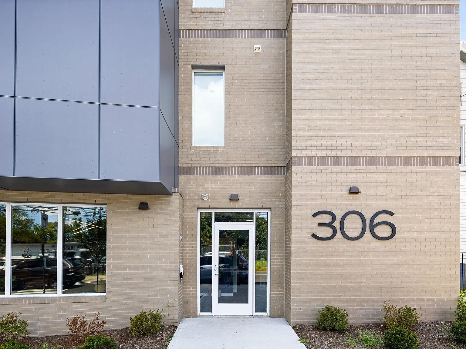 1 bed, 1.0 bath, 800 sqft, $2,200 — Photo 2