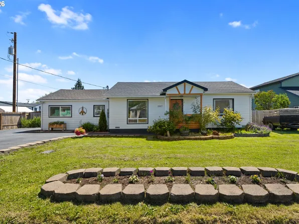 1997 Castle Ave, Roseburg, OR 97471