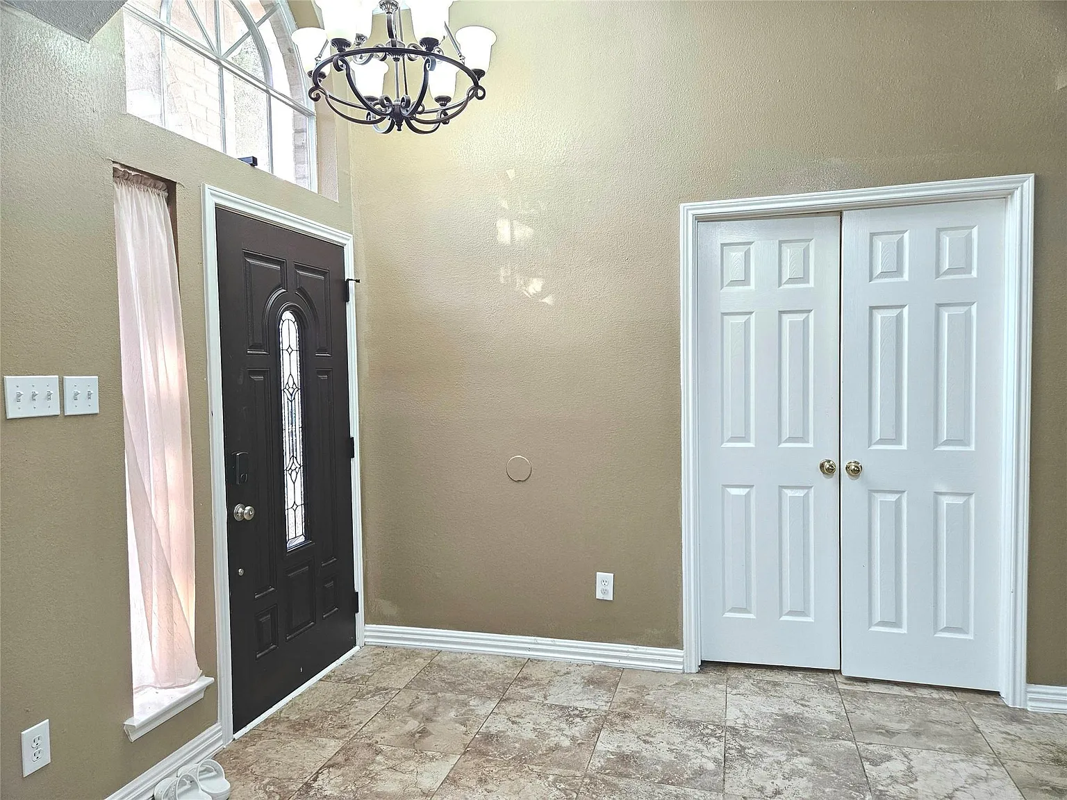 4 bed, 2.5 bath, 2254 sqft, $2,495 — Photo 2