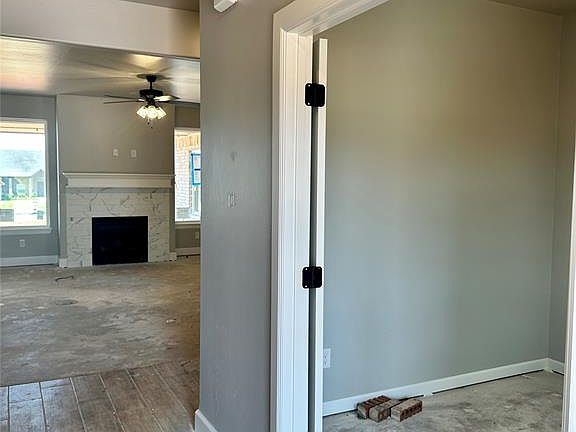 4th image of 9341 SW 42nd St