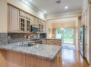 10 Southdown Ct, Huntington, NY 11743