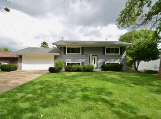 1322 7th St SW, New Brighton, MN 55112