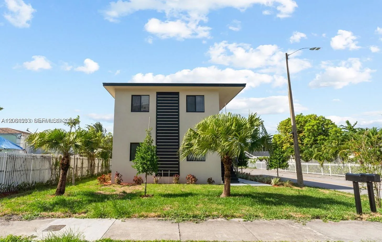 N Miami Estates — Photo 2