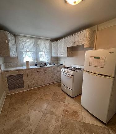 4th image of 30 Pocono Ave