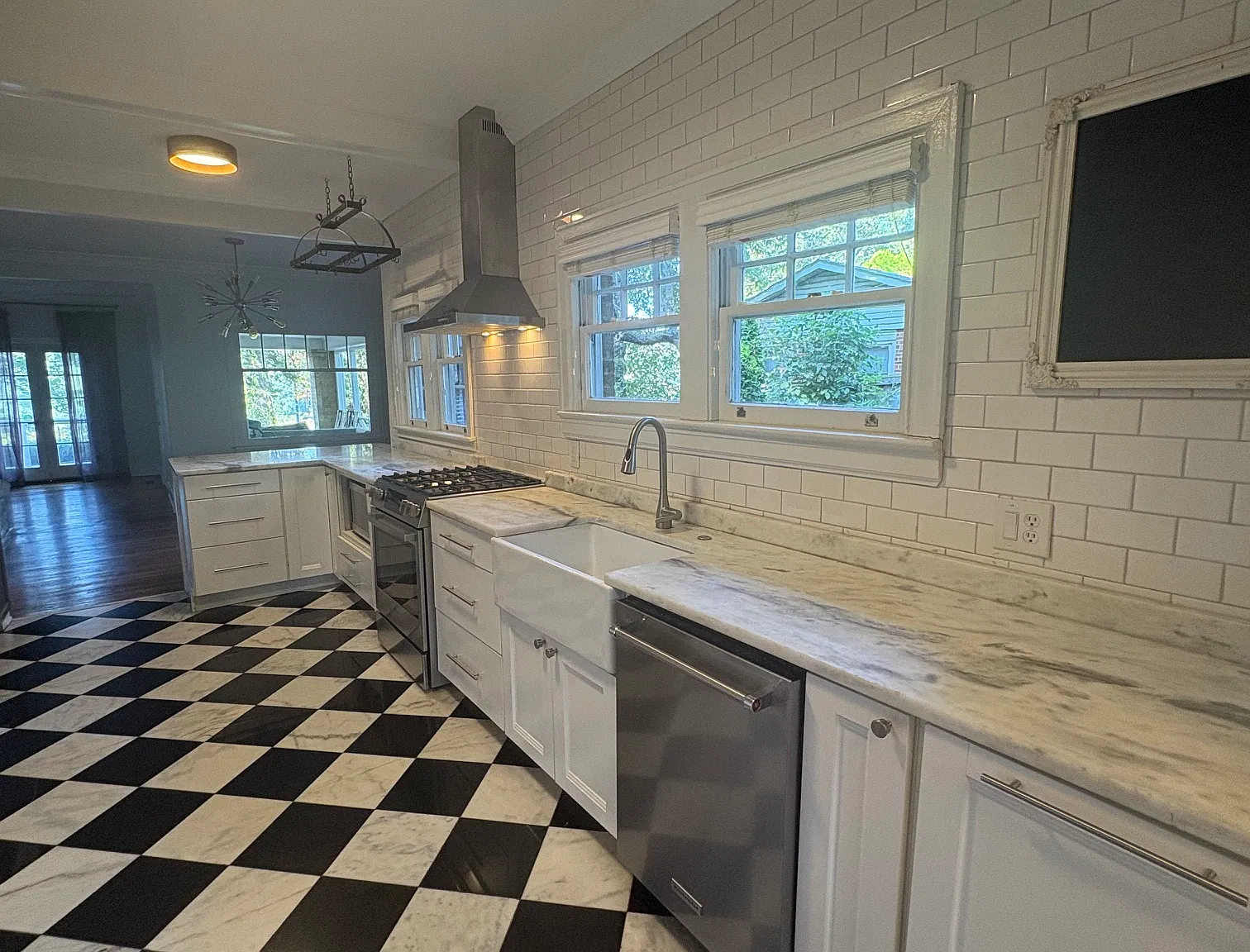 2 bed, 1425 sqft, $2,300 — Photo 4