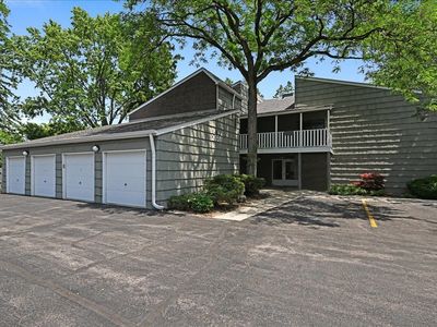 2051 Creekside Dr APT 2-3, Wheaton, IL, 60189