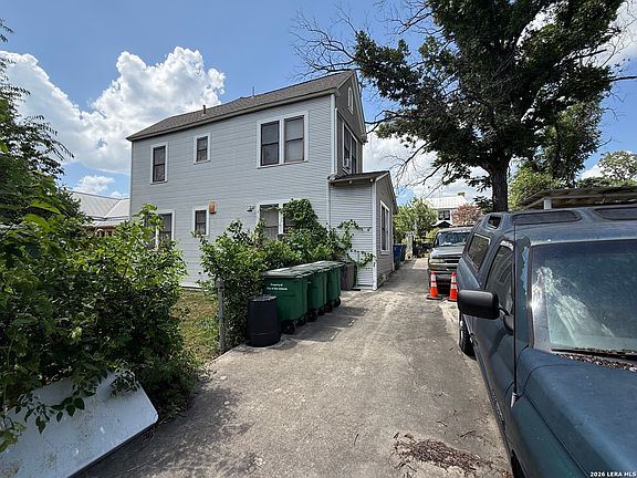 5th image of 706 E Carson