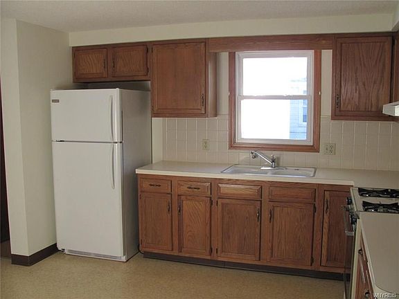 4th image of 37 Ashleaf Dr