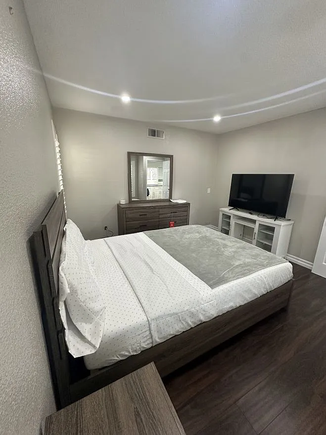 7 bed, 2231 sqft, $1,300 — Photo 4
