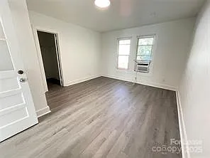 81 Douglas Avenue Nw — Photo 3