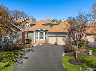 22 Fairway Blvd, Monroe Township, NJ 08831