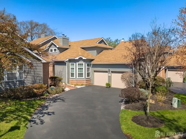 22 Fairway Blvd, Monroe Township, NJ 08831