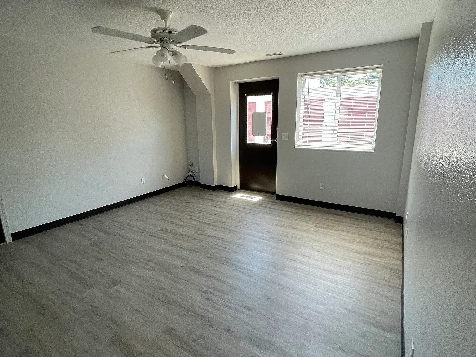 1 bed, 1.5 bath, 1000 sqft, $1,000 — Photo 2