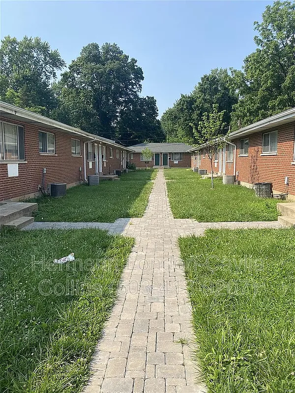 2 bed, 1.0 bath, 824 sqft, $795 — Photo 1