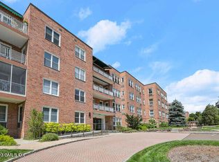 3 Putnam Hl APT 2G, Greenwich, CT 06830