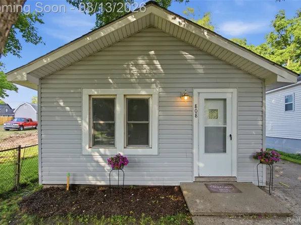 808 Corwin Ct, Pontiac, MI 48340