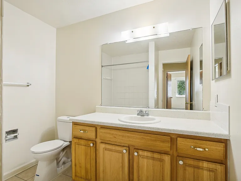 West Garden Apartments — Photo 18