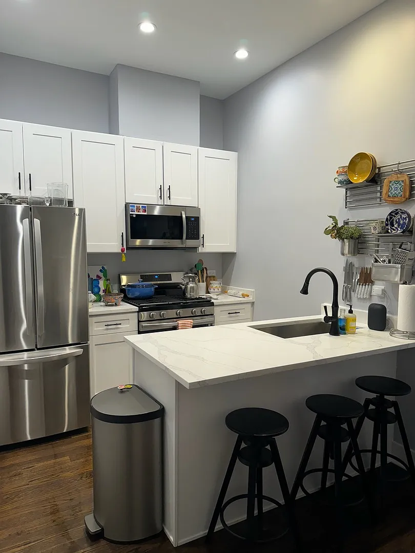 2 bed, 1000 sqft, $2,175 — Photo 2