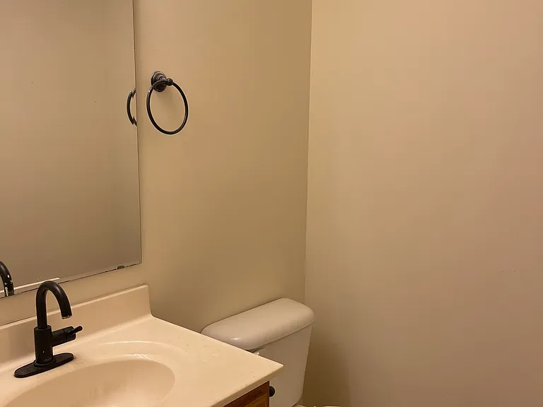 404 Henry Dr — Photo 5