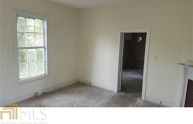 2nd image of 904 Forrest Ave