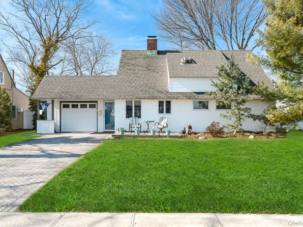 44 Disc Lane, Wantagh, NY 11793