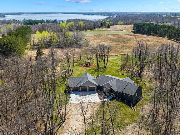 3rd image of 902 Woodsmen Ct NE
