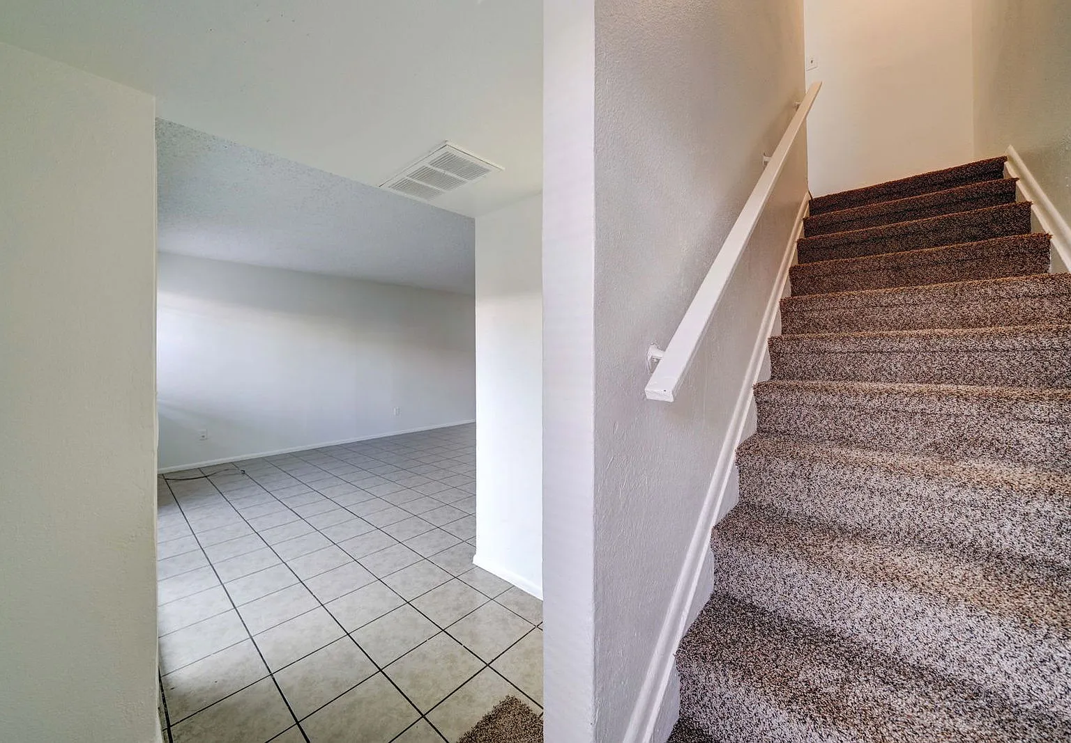 2 bed, 1.5 bath, 1036 sqft, $1,395 — Photo 4