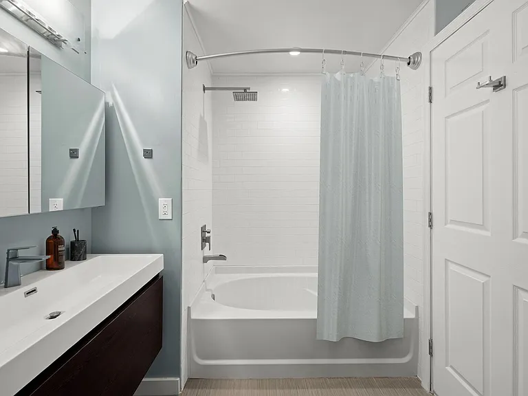 437 New York Ave NW #220 — Photo 2
