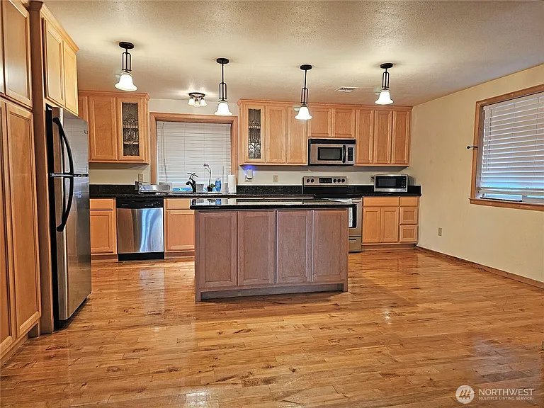 70 Dogwood Ln — Photo 6