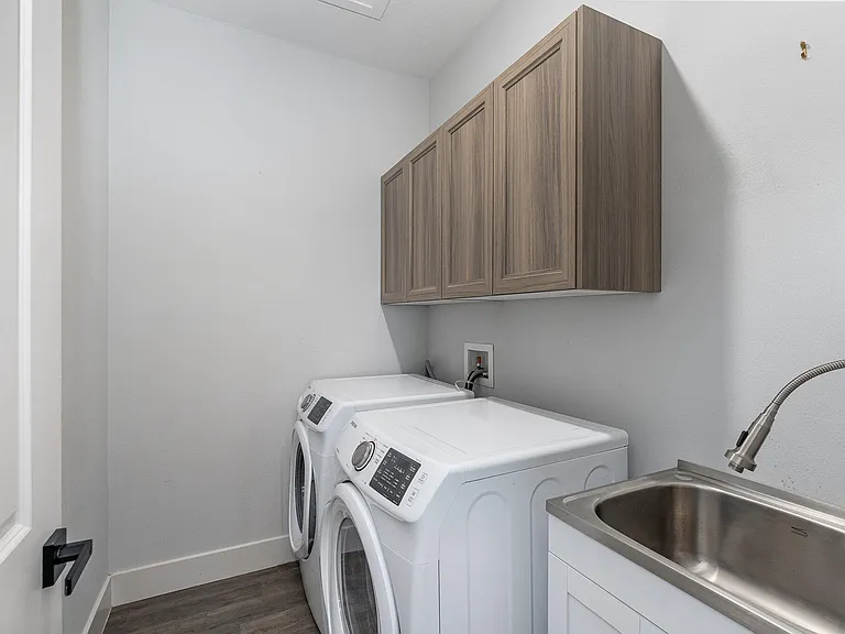 620 Cecelia Ave SE — Photo 22