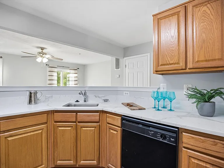8000 Delores Ct — Photo 13