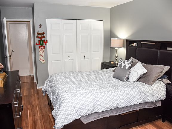3rd image of 556 Village Dr