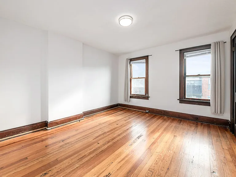 48 W Kossuth St — Photo 13