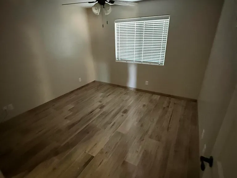 2425 Cloverlawn Dr #101 — Photo 26