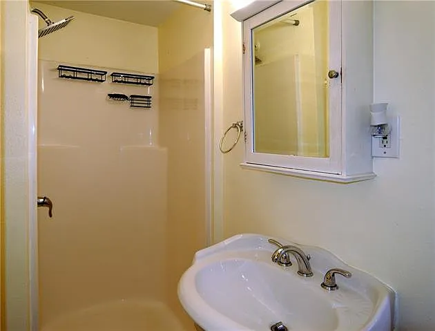 7204 Hickory St #B — Photo 17