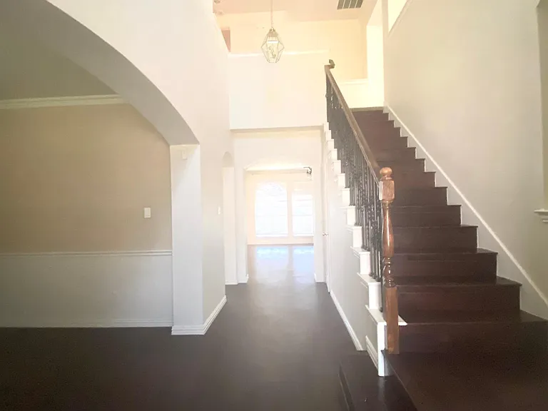 9416 Patagonia Ln — Photo 3